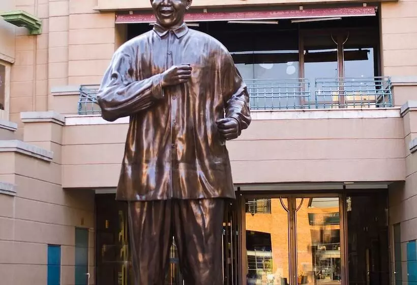 Fotos del hotel Garden Court Sandton City:  7