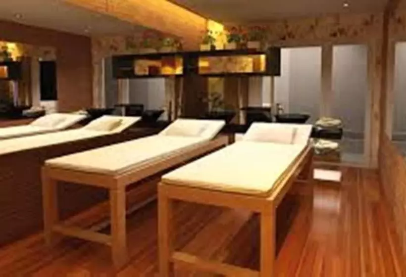 Hanoi L Heritage Centre  & Spa