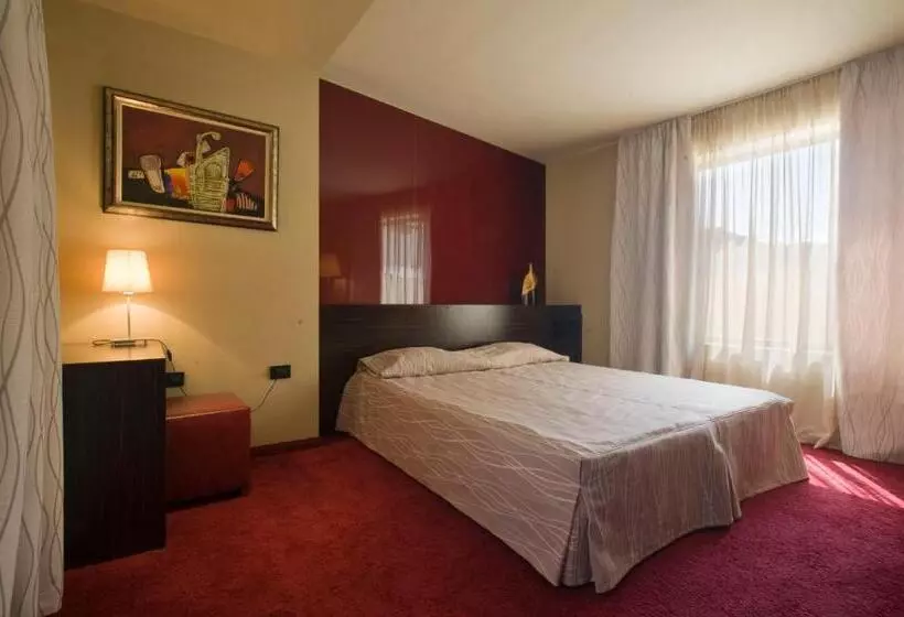 Fotos del hotel Famous House:  2