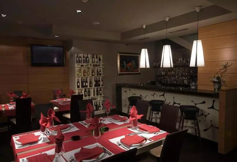 Fotos del hotel Famous House:  9