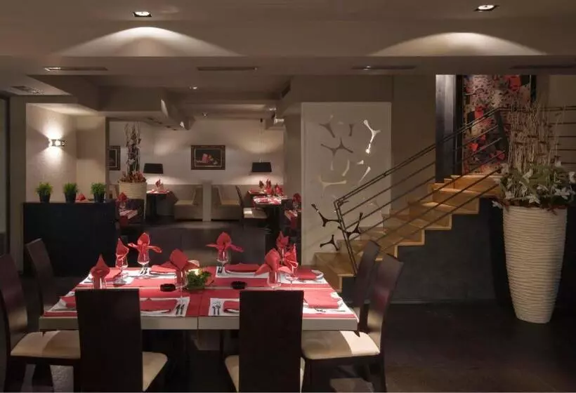 Fotos del hotel Famous House:  19