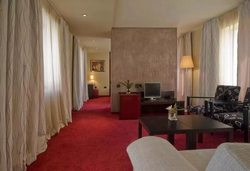 Fotos del hotel Famous House:  25