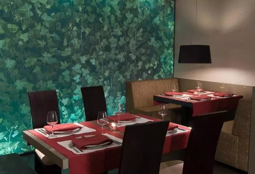 Fotos del hotel Famous House:  3