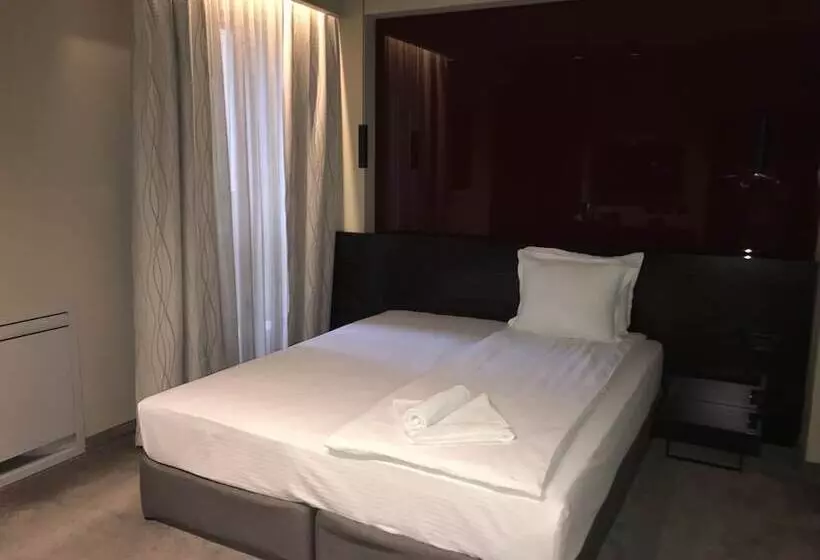 Fotos del hotel Famous House:  22