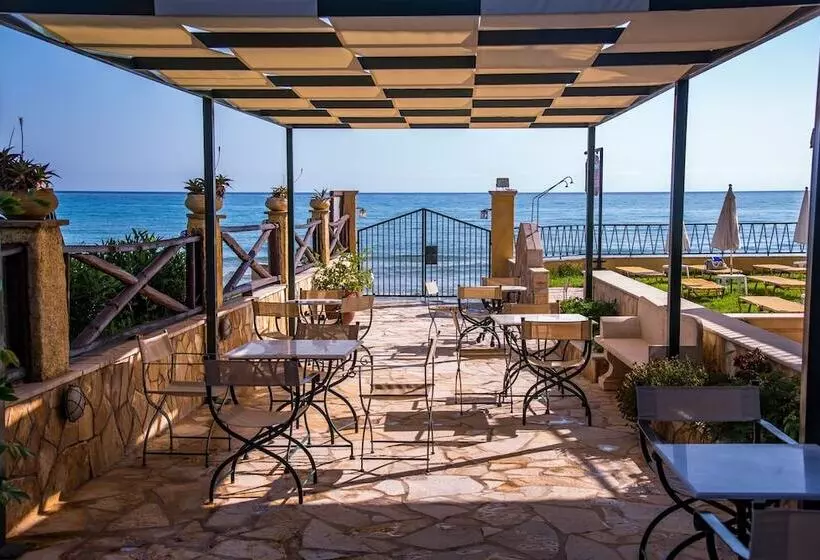 Fotos del hotel Andreolas Luxury Suites:  3