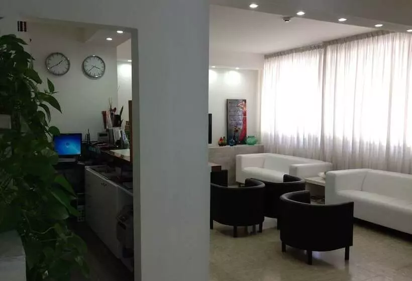 Fotos del hotel Capitol:  11