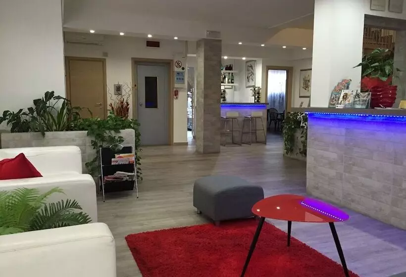 Fotos del hotel Capitol:  2