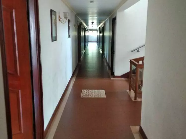 Fotos del hotel Issacs Residency:  4