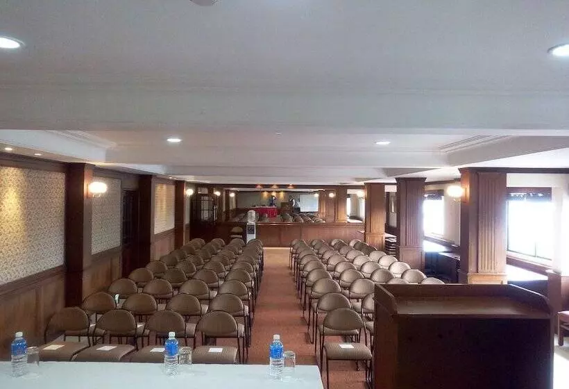 Fotos del hotel Issacs Residency:  7
