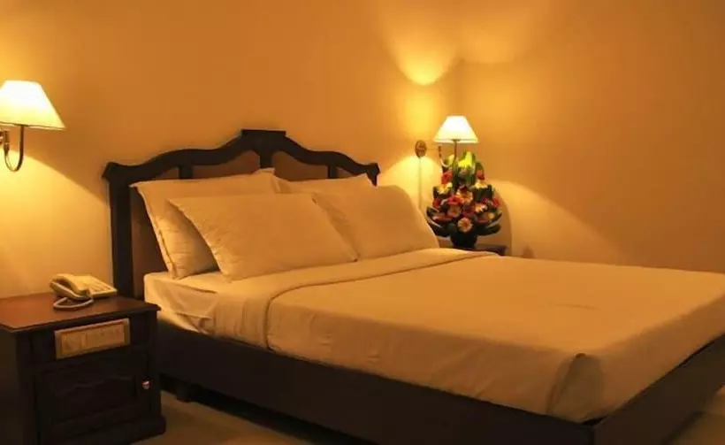 Fotos del hotel Issacs Residency:  2