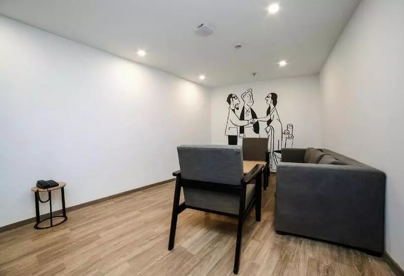 Fotos del hotel Vaccinated Staff Oyo Townhouse 069 Civil Lines:  6