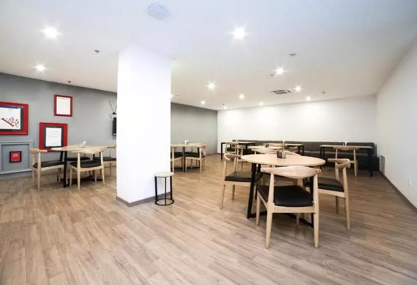 Fotos del hotel Vaccinated Staff Oyo Townhouse 069 Civil Lines:  11