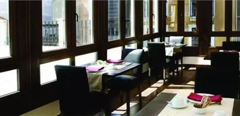 Fotos del hotel Villa De Aranda:  8