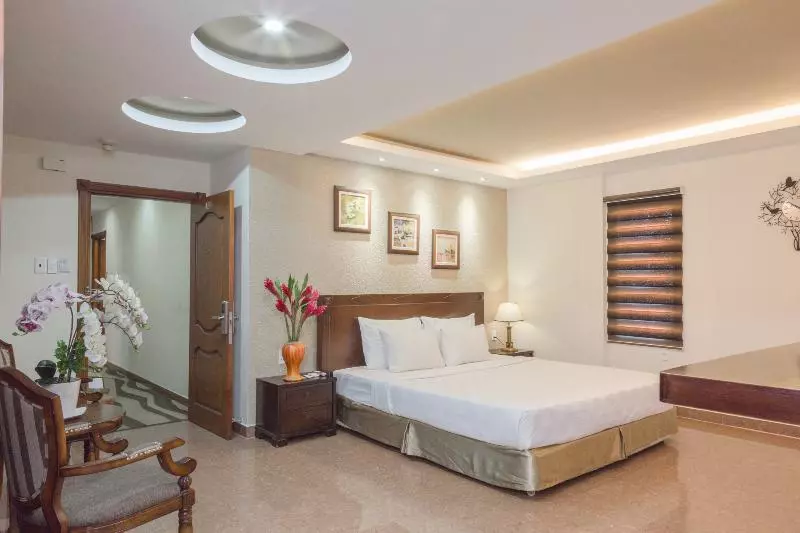 Fotos del hotel Ambassador  Saigon:  2