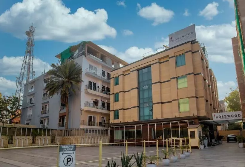 Fotos del hotel Emblem  Sector 14 Gurgaon:  8