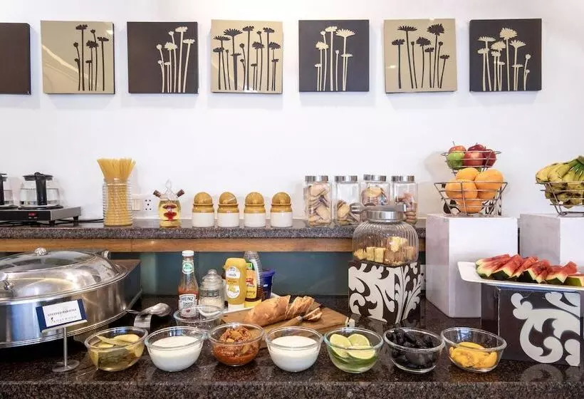 Fotos del hotel Emblem  Sector 14 Gurgaon:  23