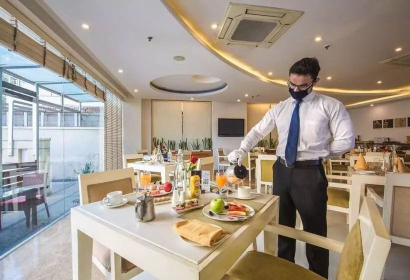 Fotos del hotel Emblem  Sector 14 Gurgaon:  19