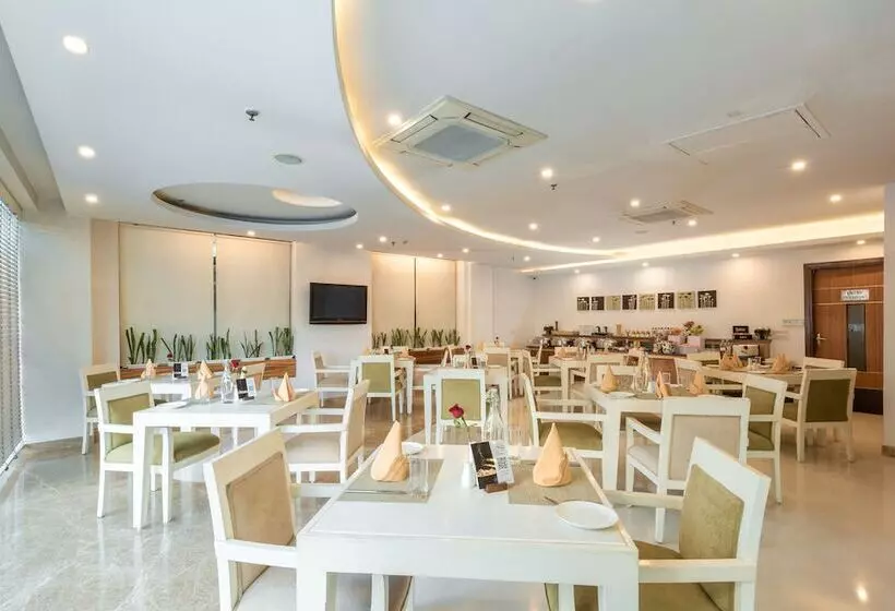 Fotos del hotel Emblem  Sector 14 Gurgaon:  4