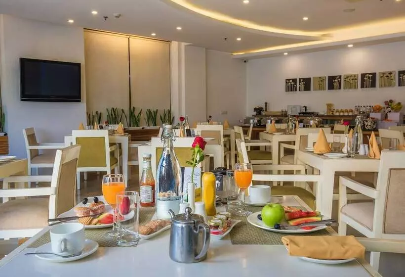 Fotos del hotel Emblem  Sector 14 Gurgaon:  11