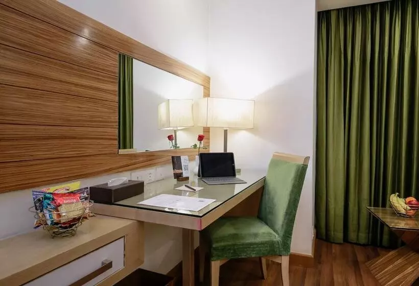 Fotos del hotel Emblem  Sector 14 Gurgaon:  9