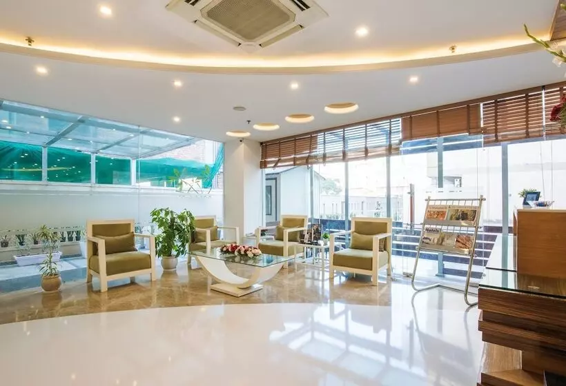 Fotos del hotel Emblem  Sector 14 Gurgaon:  3