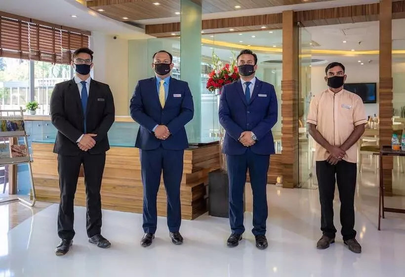 Fotos del hotel Emblem  Sector 14 Gurgaon:  7