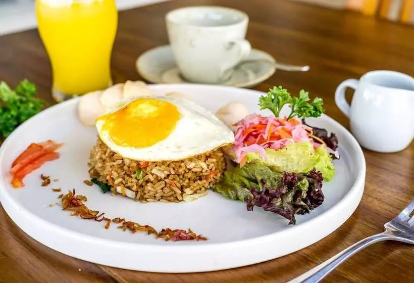 Fotos del hotel Nirwana Beach & Resort:  2