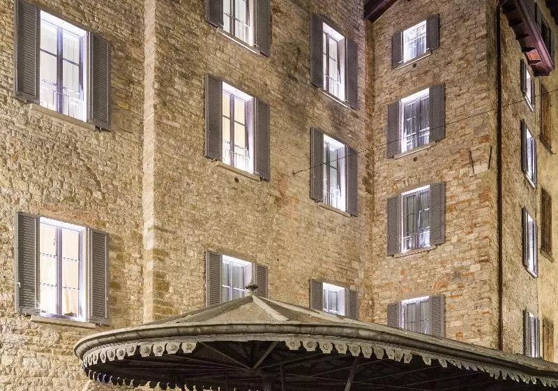 Fotos del hotel Gombit:  8