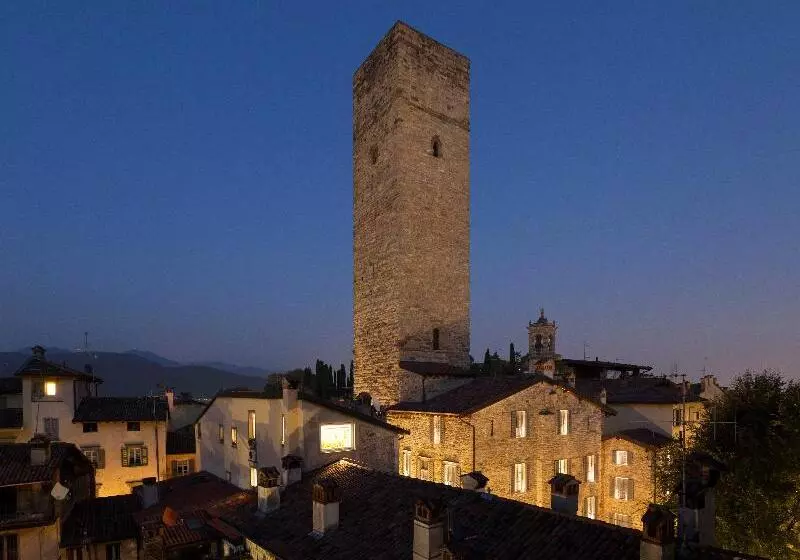 Fotos del hotel Gombit:  5