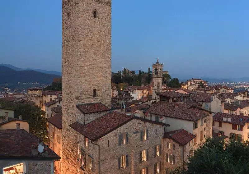 Fotos del hotel Gombit:  4