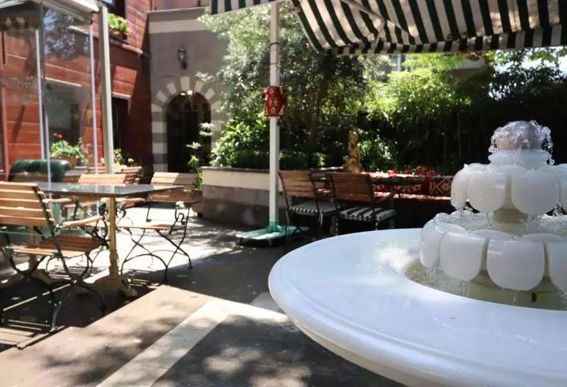 Fotos del hotel Rose Garden Suites:  11