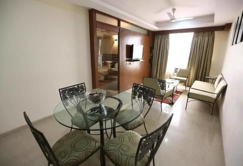 Fotos del hotel Silvercloud Hotel And Banquets:  25