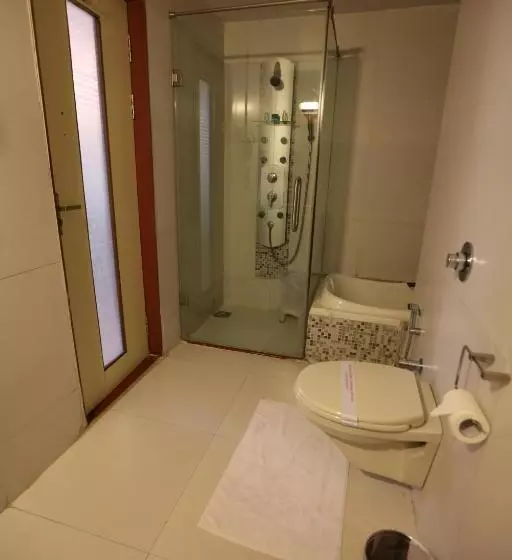 Fotos del hotel Silvercloud Hotel And Banquets:  3