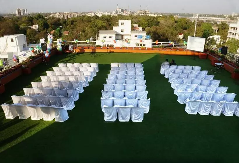 Fotos del hotel Silvercloud Hotel And Banquets:  4