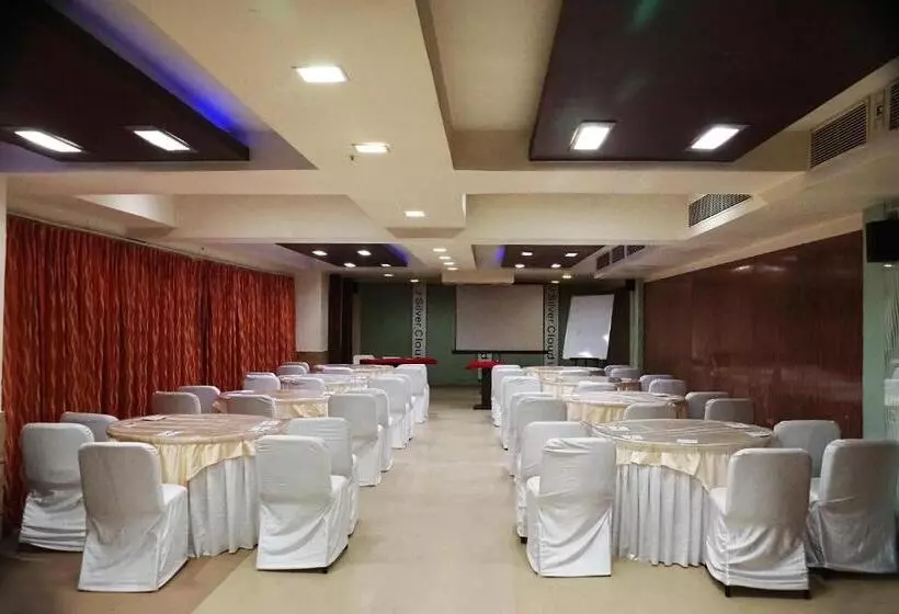 Fotos del hotel Silvercloud Hotel And Banquets:  16