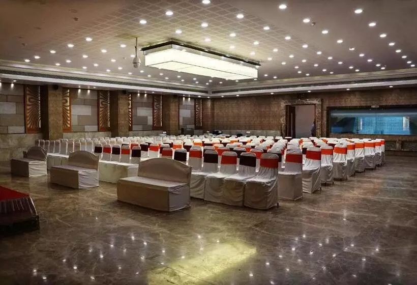 Fotos del hotel Silvercloud Hotel And Banquets:  10