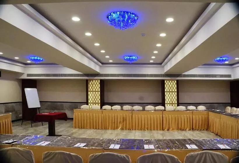 Fotos del hotel Silvercloud Hotel And Banquets:  8