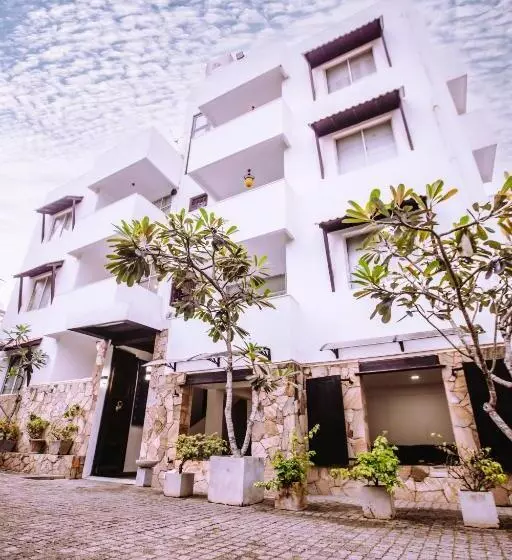 St. Lachlan  & Suites