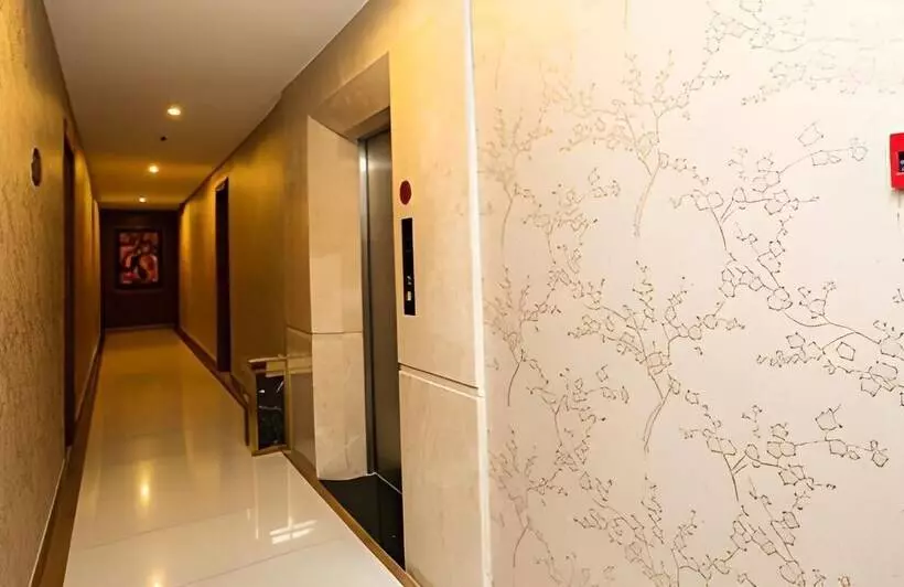 Fotos del hotel Reddoorz Premium White Lion:  13