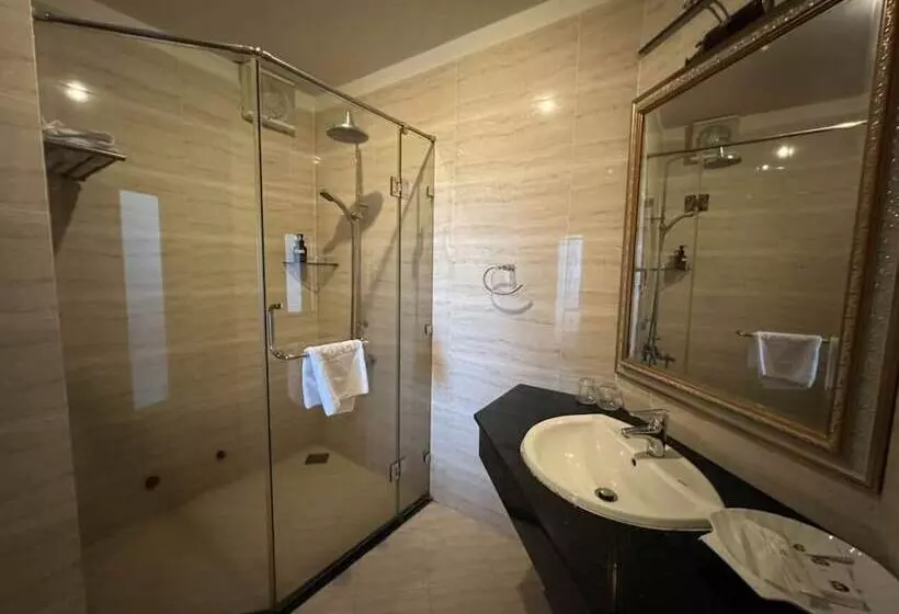 Fotos del hotel Reddoorz Premium White Lion:  4