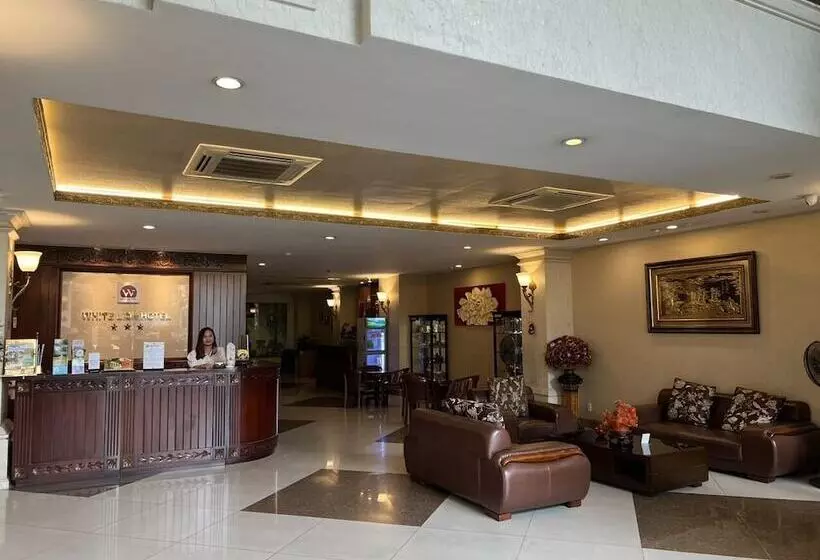 Fotos del hotel Reddoorz Premium White Lion:  11