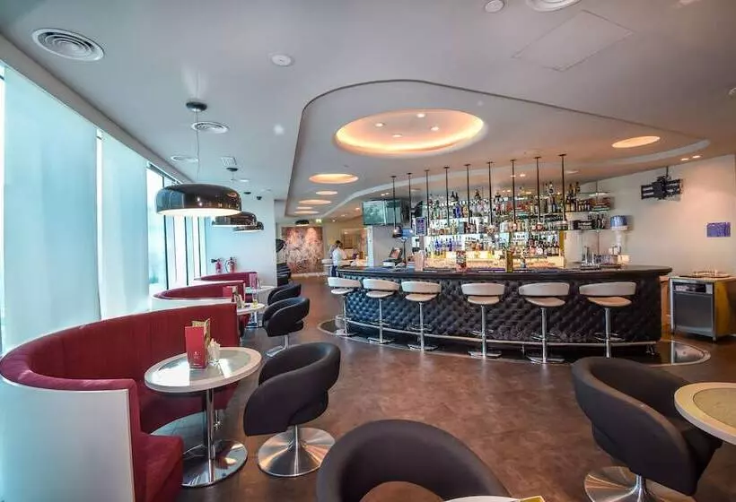 Fotos del hotel Premier Inn Abu Dhabi Capital Centre:  5