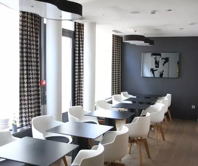 Fotos del hotel Hôtel Quatorze:  2