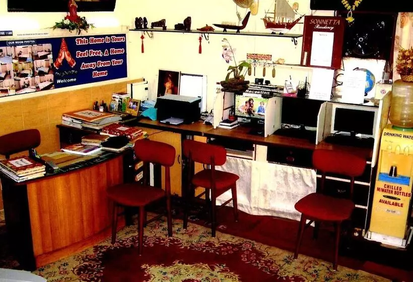 Fotos del hotel Sonnetta Residency:  25