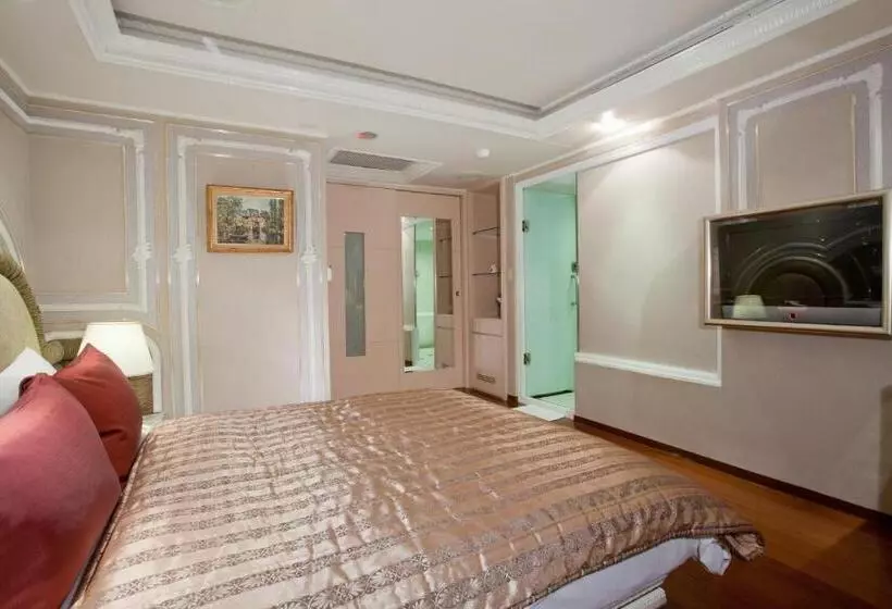 Fotos del hotel Charming Castle:  24