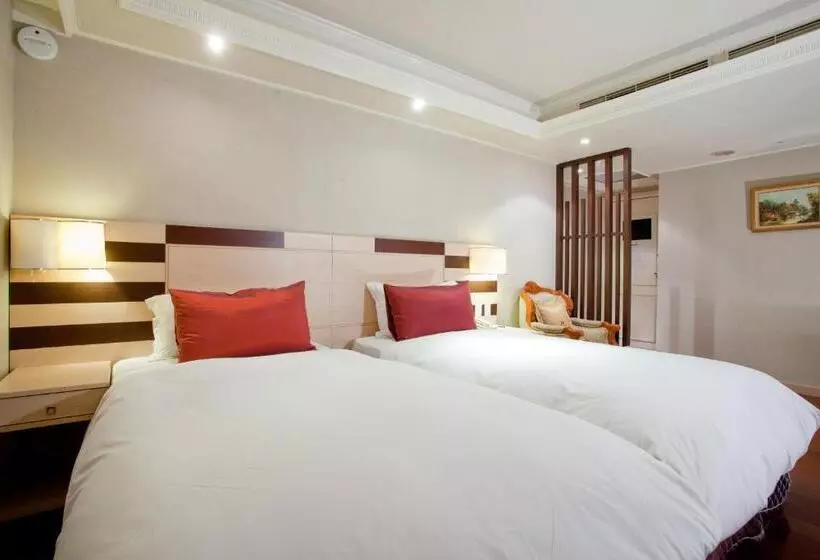 Fotos del hotel Charming Castle:  13