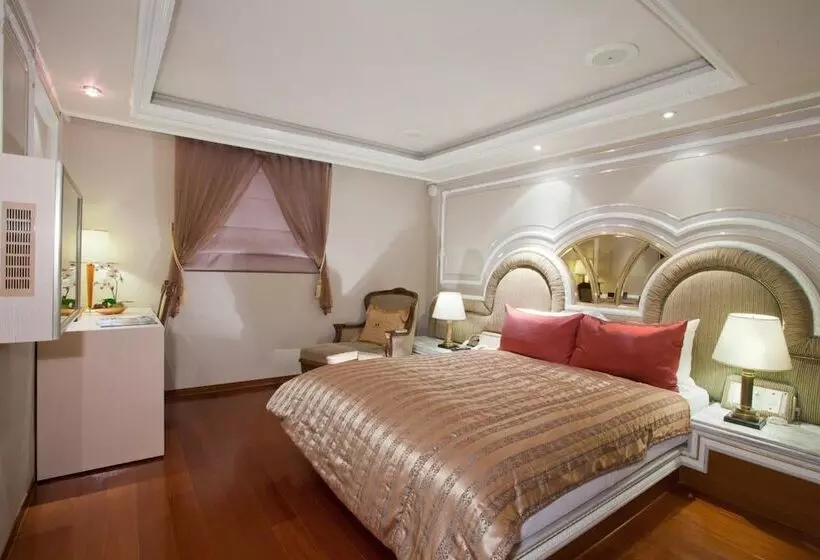 Fotos del hotel Charming Castle:  14