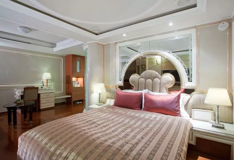 Fotos del hotel Charming Castle:  7