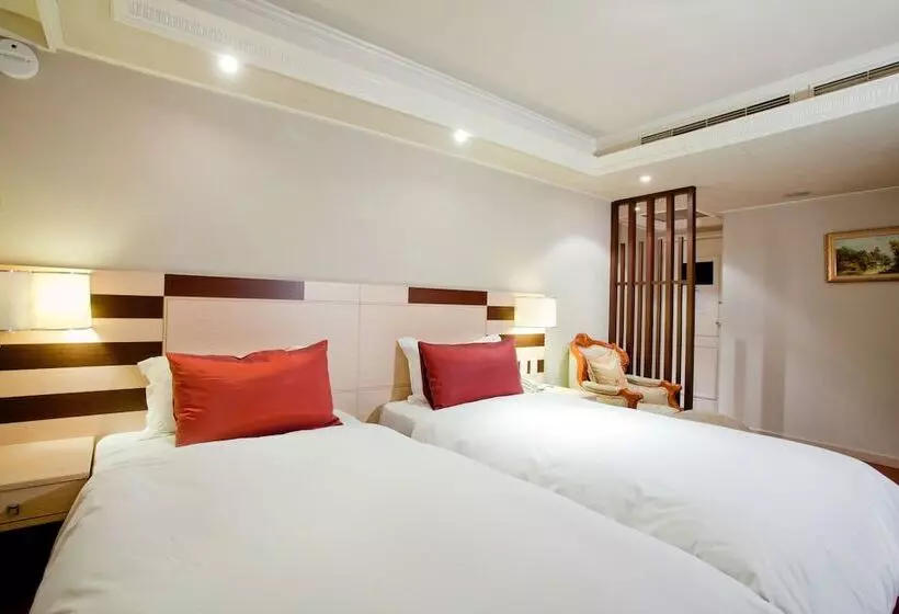 Fotos del hotel Charming Castle:  8