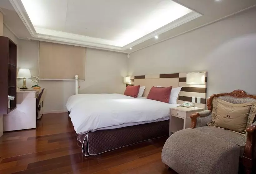 Fotos del hotel Charming Castle:  10